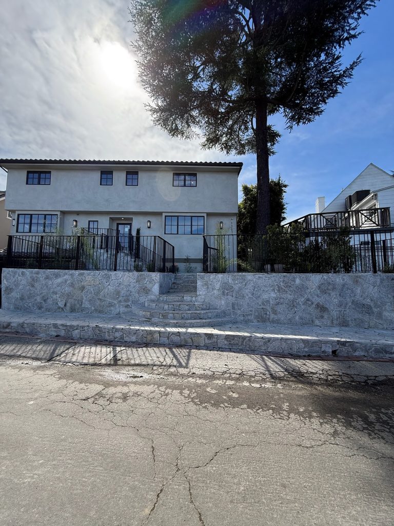 Modern fence installed on a Los Angeles property